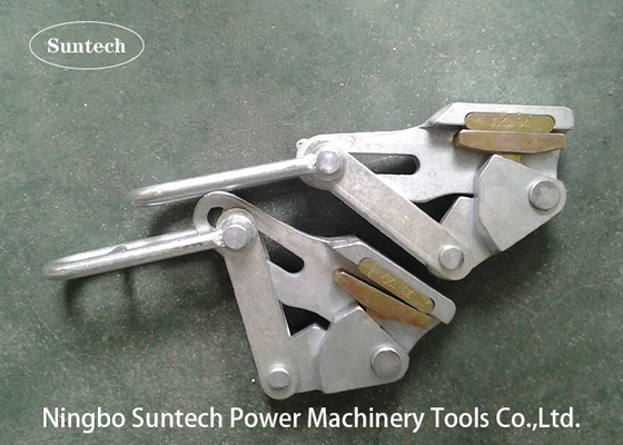 گیرنده سیم سیم Earth Gripper در کنار ابزارهای رشته سیم گیره قرار می گیرد