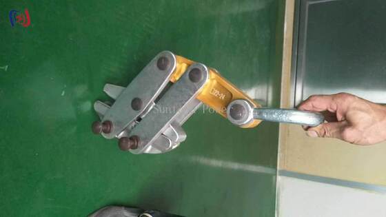 گیرنده طناب ضد پیچش فولادی Come Along Clamp با بار نامی 50-200KN برای رشته های خط انتقال 11-30mm