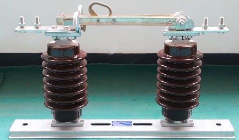 سوئیچ جدا کننده پرسلن 15KV 600A تک فاز